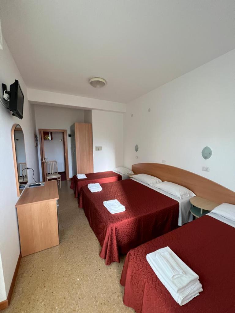 Hotel Chery Milano Marittima Exterior photo